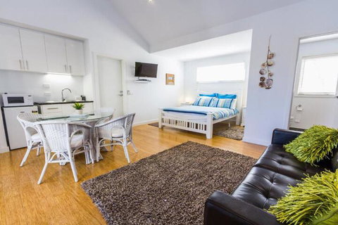 Seaside Spa Retreat - Accommodation Australia 6