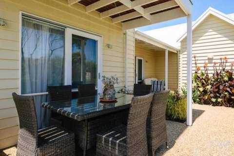 Seaside Spa Retreat - Accommodation Australia 3