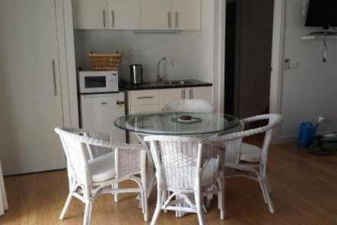 Seaside Spa Retreat - Accommodation Australia 2