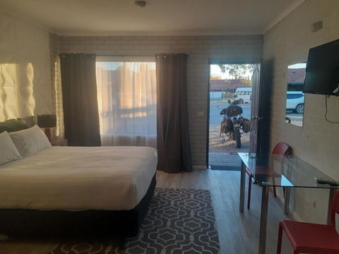 Wentworth Club Motel - Accommodation Australia 2