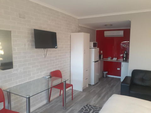 Wentworth Club Motel - Accommodation Australia 5