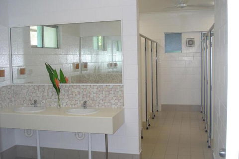 Absolute Backpackers Mission Beach - Bed n Breakfasts 5