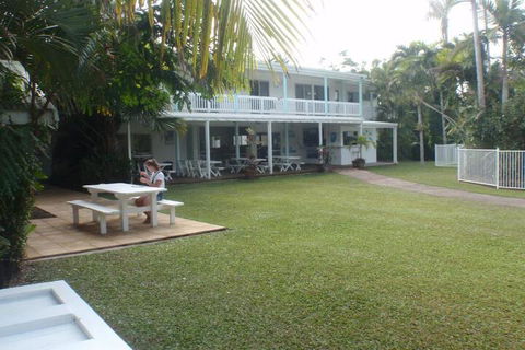 Absolute Backpackers Mission Beach - Bed n Breakfasts 0