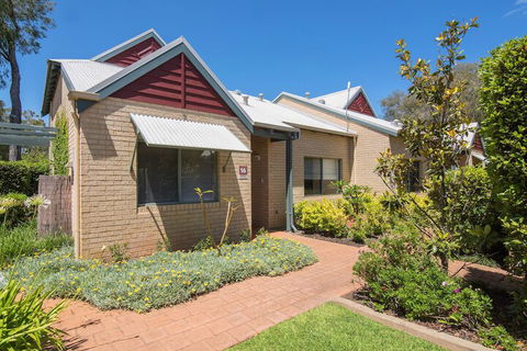Bayshore Beachside Resort - Accommodation Australia 1