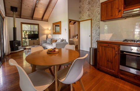 Lake Weyba Cottages - Accommodation Australia 5