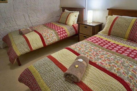 Underground Bed And Breakfast - Local Tourism 7
