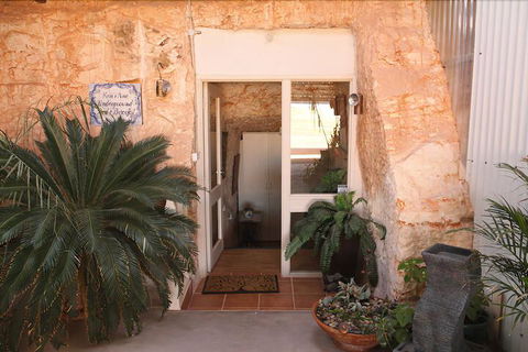 Underground Bed And Breakfast - Local Tourism 1