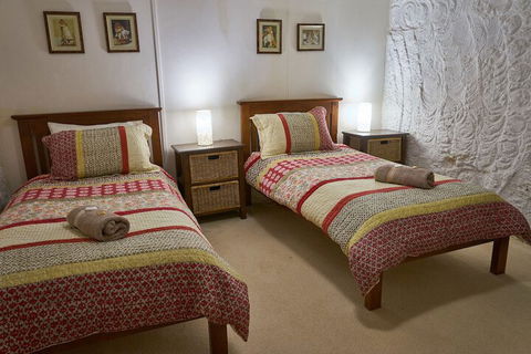 Underground Bed And Breakfast - Local Tourism 4