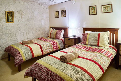 Underground Bed And Breakfast - Local Tourism 6