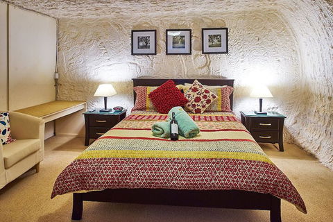 Underground Bed And Breakfast - Local Tourism 3