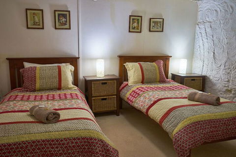 Underground Bed And Breakfast - Local Tourism 5