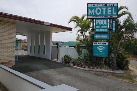 Aspley Sunset Motel - Local Tourism 3
