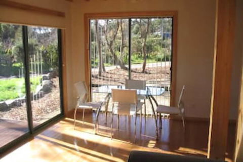 Four Seasons Waterfront Villas - Accommodation Australia 5