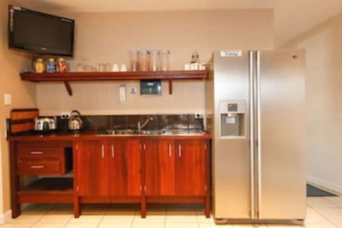 Waikiki Beach Bed & Breakfast - Accommodation Australia 4
