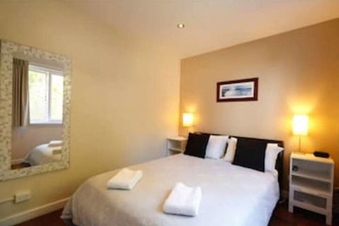 Waikiki Beach Bed & Breakfast - Accommodation Australia 7