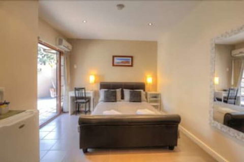 Waikiki Beach Bed & Breakfast - Accommodation Australia 5