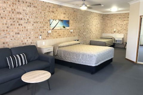 Cardiff Motor Inn - Australia Shopping 0