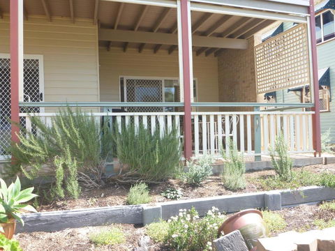 The Friendly Chat Bed & Breakfast - Australia Shopping 5