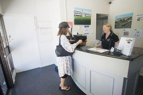 Cool Palms Motel - Local Tourism 5