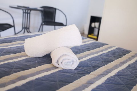 Cool Palms Motel - Local Tourism 7