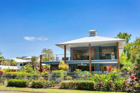 Reeflections Beachfront Holiday House - Bed n Breakfasts 0