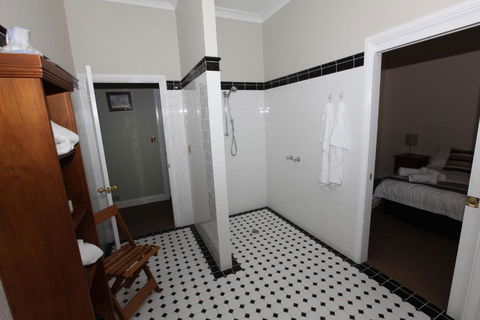 House On The Hill Bed & Breakfast - Accommodation Australia 5