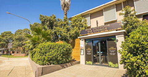 Toongabbie Hotel - Australia Shopping 1