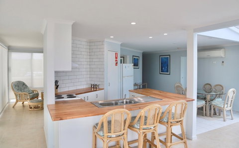 Ultimate Holiday Apartments - Bed n Breakfasts 2