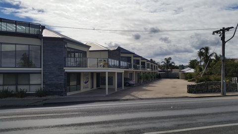 Ultimate Holiday Apartments - Bed n Breakfasts 0