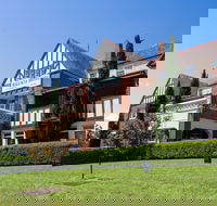 Wallacia Hotel - Australia Shopping