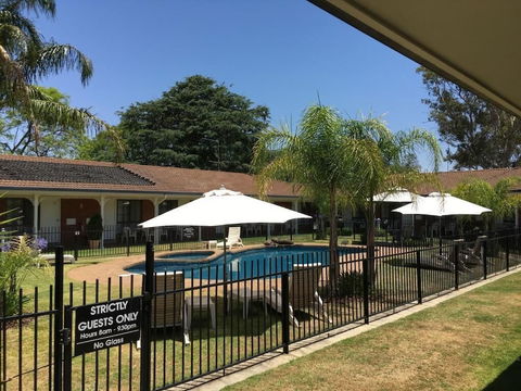 Capricorn Motor Inn - Local Tourism 2