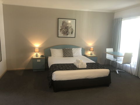 Capricorn Motor Inn - Local Tourism 4