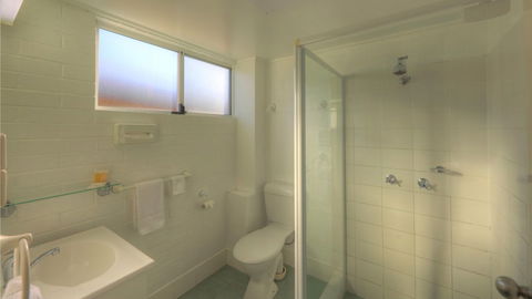 The Vines Motel And Cottages - Local Tourism 4