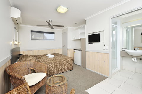 NRMA Sydney Lakeside Holiday Park - Local Tourism 5