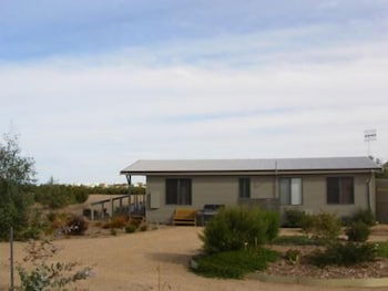 Linger Longer Accommodation SA - Australia Shopping 4