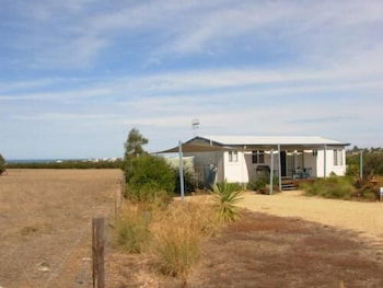 Linger Longer Accommodation SA - Australia Shopping 1