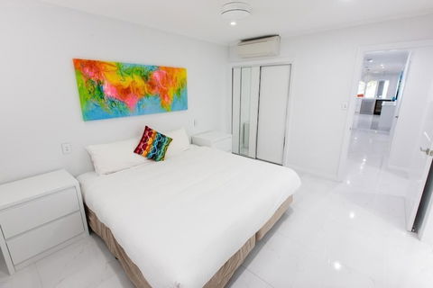 603 On The Beach Luxury Apartment - Bed n Breakfasts 4