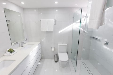 603 On The Beach Luxury Apartment - Bed n Breakfasts 6