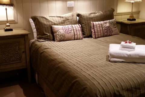 Autumn Abode Cottages Two - Local Tourism 7