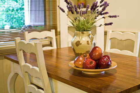 Autumn Abode Cottages Two - Local Tourism 4