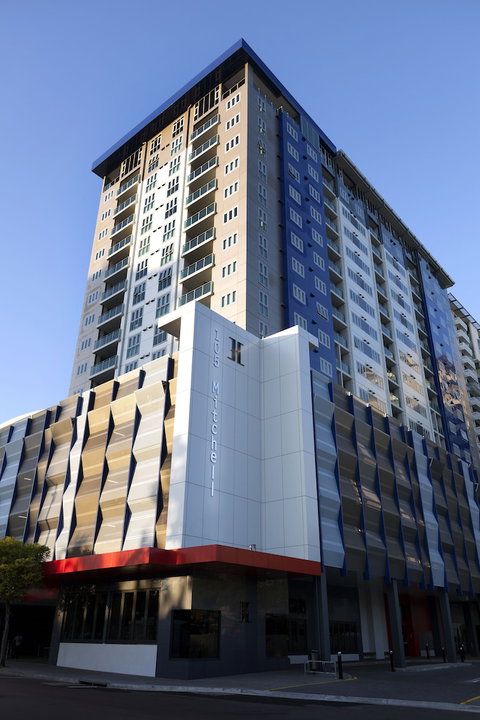 H On Mitchell Apartment Hotel - Accommodation Australia 0