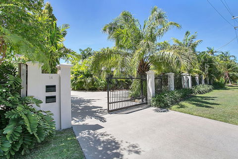 Kewarra Beach Retreat 2 - Bed n Breakfasts 1