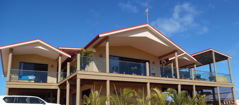 On The Deck @ Shark Bay - Bed n Breakfasts 0