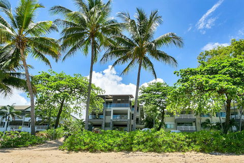 Tranquil Palms At Trinity Beach - Bed n Breakfasts 1