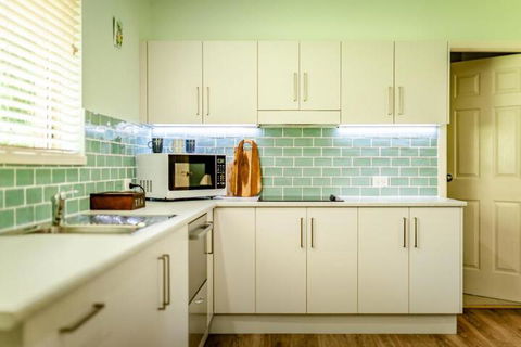 Alarks Nest - Bed n Breakfasts 2