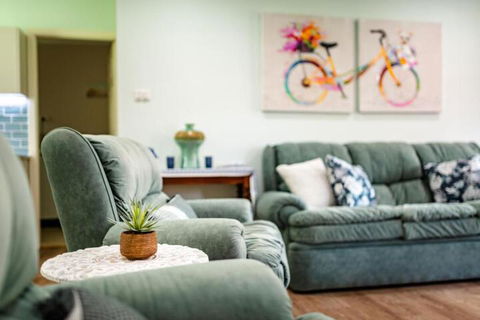 Alarks Nest - Bed n Breakfasts 7