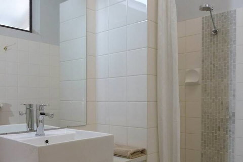 Airlie House Motor Inn - Local Tourism 7