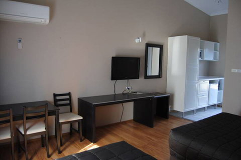 Airlie House Motor Inn - Local Tourism 5