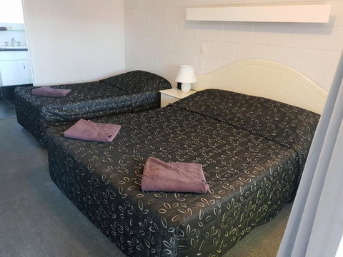 Warrego Motel - Australia Shopping 2