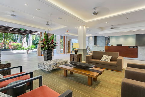 Apartment 316 At Sea Temple Palm Cove - Bed n Breakfasts 4